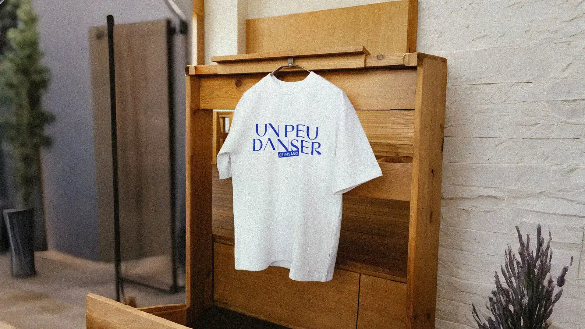 Typographie créative pour un single, design graphique par un graphiste à Rennes